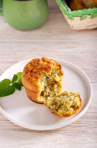 Muffin al limone e semi di papavero — Foto Stock