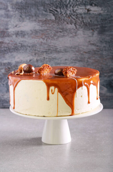Caramel topping layered cake 