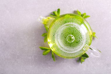 Bardakta sıcak nane çayı