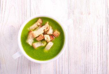 croutons brokoli çorbası