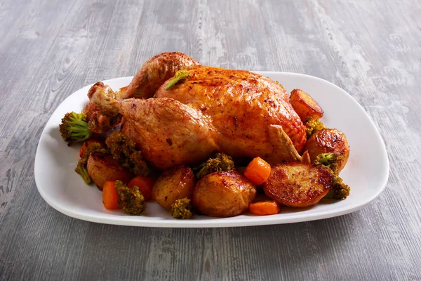 Roast chicken with potatoes and broccoli