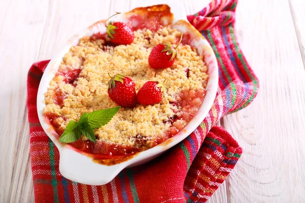 Strawberry crumble cake — Stock Photo, Image