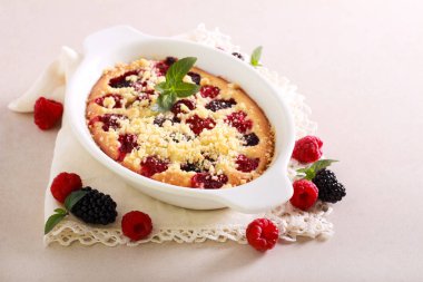 Böğürtlen ve ahududu kek 