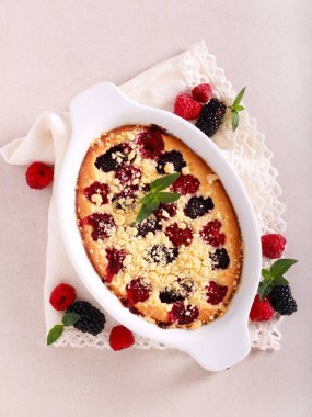 Böğürtlen ve ahududu kek 