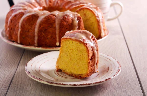 Zucchini ring cake with glaze — Stock Photo, Image