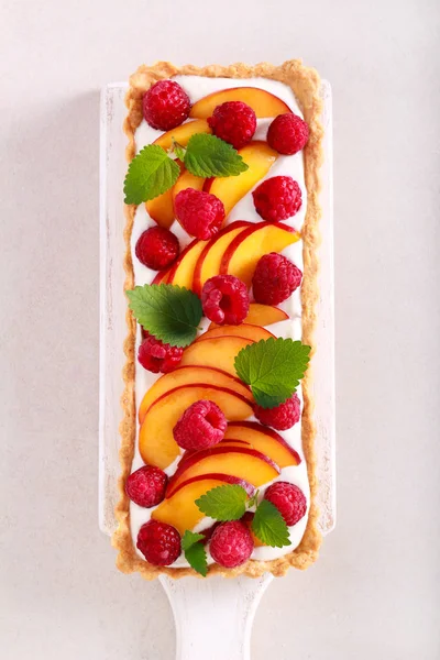 Peach and raspberry cream tart — Stock Photo, Image