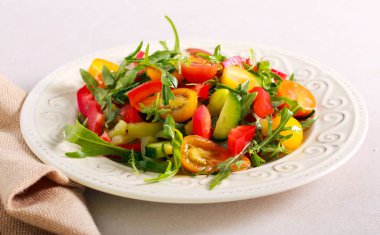 taze yaz sebze salatası