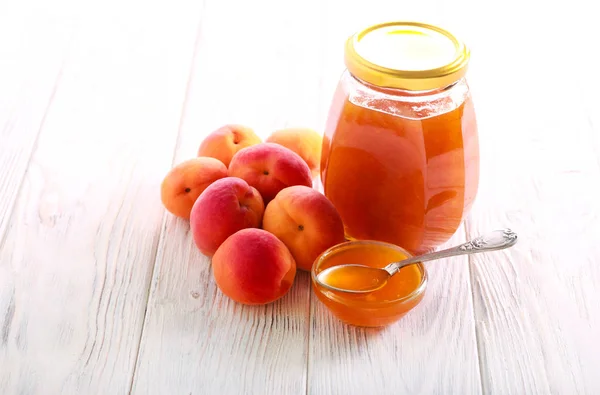 Verse zelfgemaakte abrikozen jam — Stockfoto