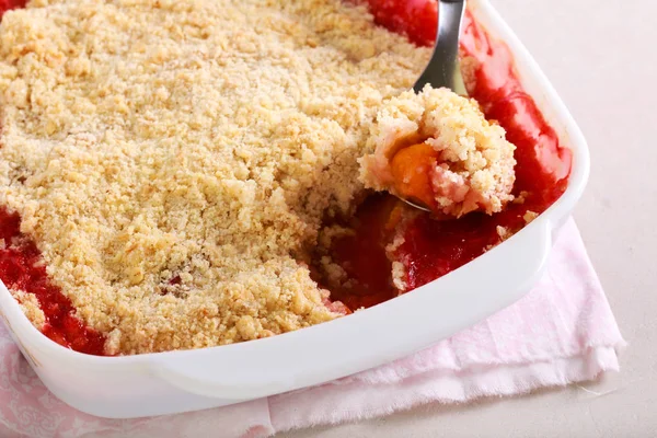 Fruit and berry crumble cake — Stock Photo, Image