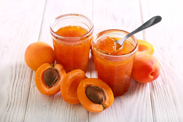 Verse zelfgemaakte abrikozen jam — Stockfoto