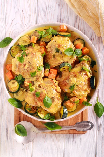 Chicken thighs with zucchini and carrot stew — Stock Photo, Image