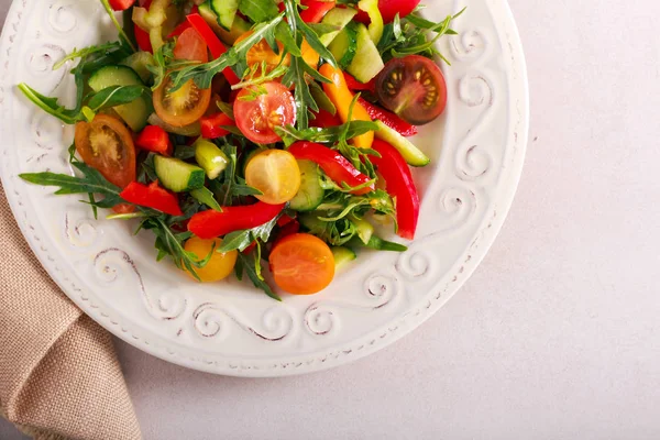 Salada de legumes fresca de verão — Fotografia de Stock