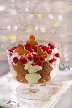 Gingerbread trifle - katmanlı tatlı 