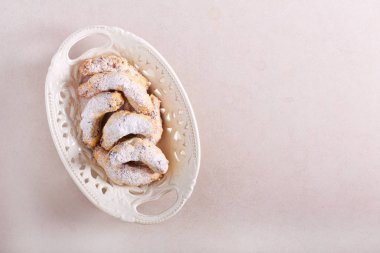 Kızılcık ve ceviz hilal çerezleri 