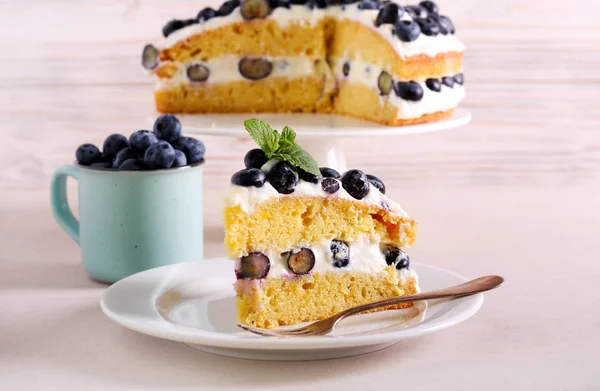 Blueberry and cream sandwich cake, — Stock Photo, Image