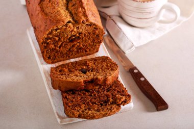 Tarih somun, kahve ile servis