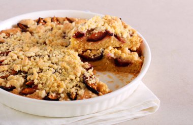 Crumble tepesi ile Erik kek 