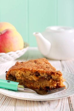 Elma fındık ve kuru üzüm dolum kek