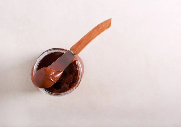 Nuss-Schokolade-Aufstrich auf Messer — Stockfoto