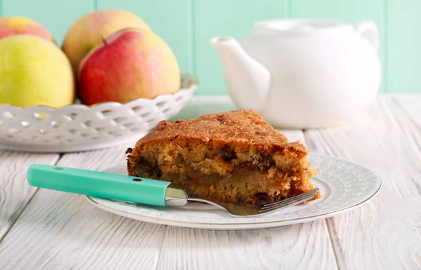 Tarta de relleno de nuez de manzana y pasas — Foto de Stock