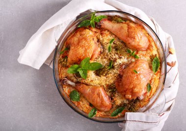 Tavuk budu, pirinç, havuç ve brokoli. 