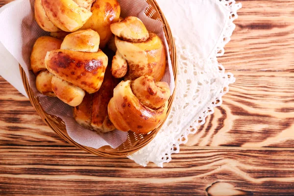 Spicy sweet rolls in a basket — Stock Photo, Image