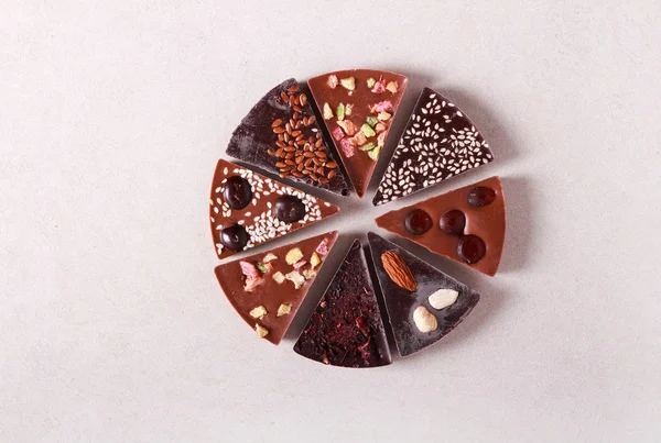 Verschiedene Schokoladendreiecke — Stockfoto