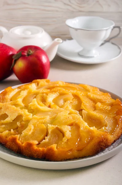 Appel Ondersteboven Spons Cake Geserveerd Bord — Stockfoto