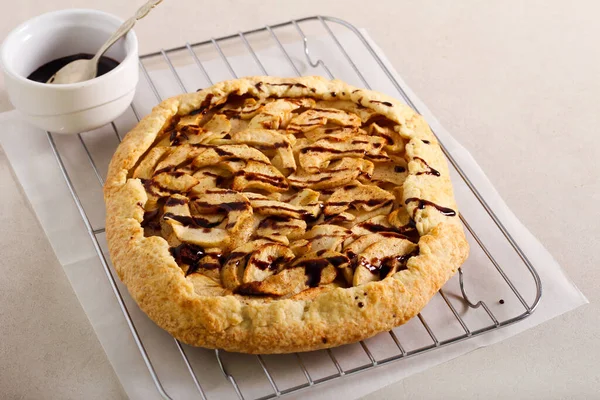 Tarte Ouverte Aux Pommes Galette Avec Glaçage Chocolat — Photo