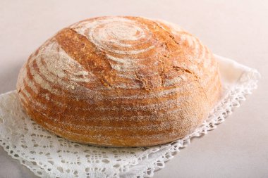 Masada tam buğday taze ev yapımı ekmek.