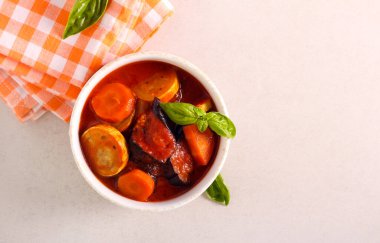 Soslu sebze güveci - kasede ratatouille