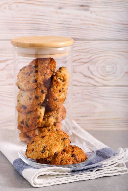 Kavanozda çikolata parçacıklı yulaf kurabiyeleri