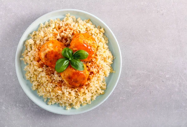 Kippengehaktballen Bulgur Tarwe Bord — Stockfoto