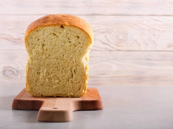 Homemade White Bread Sliced Board — Stock Photo, Image