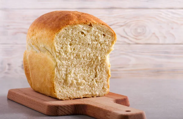 Homemade White Bread Sliced Board — Stock Photo, Image