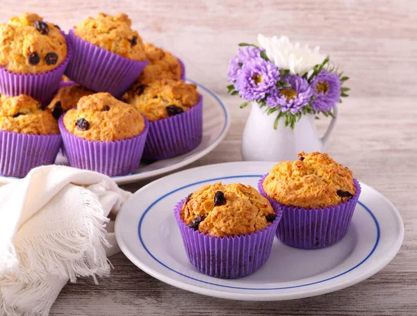 Sultana ile ev yapımı balkabağı kekleri.