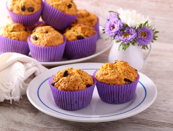 Sultana ile ev yapımı balkabağı kekleri.