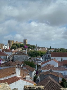 Portekiz 'deki küçük antik şehir Obidos manzarası