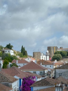 Portekiz 'deki küçük antik şehir Obidos manzarası