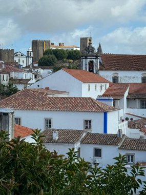 Portekiz 'deki küçük antik şehir Obidos manzarası