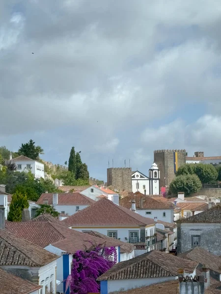 Portekiz 'deki küçük antik şehir Obidos manzarası