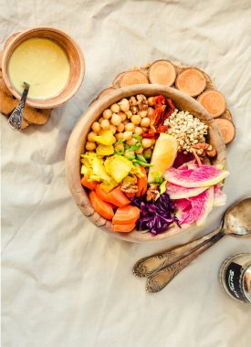 Ahşap yemekleri sağlıklı vegan öğle/akşam yemeği kase