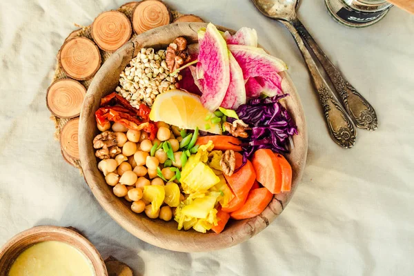 Ein Ausgewogenes Mittag Abendessen Buntes Gemüse Würzige Bohnen Kichererbsen Sonnengetrocknete — Stockfoto