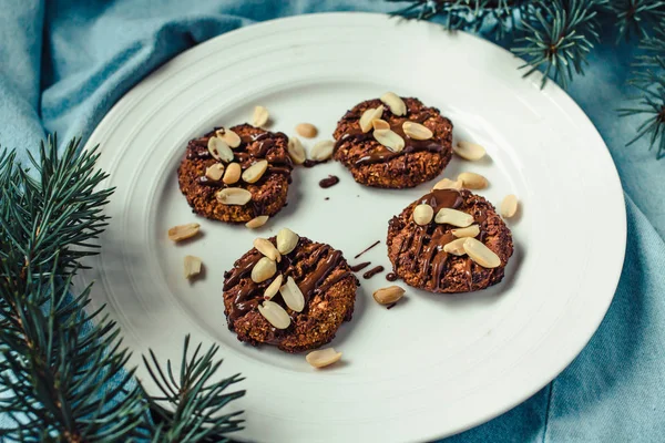 Рождественское Печенье Шоколадом Арахисом Синим Елкой — стоковое фото