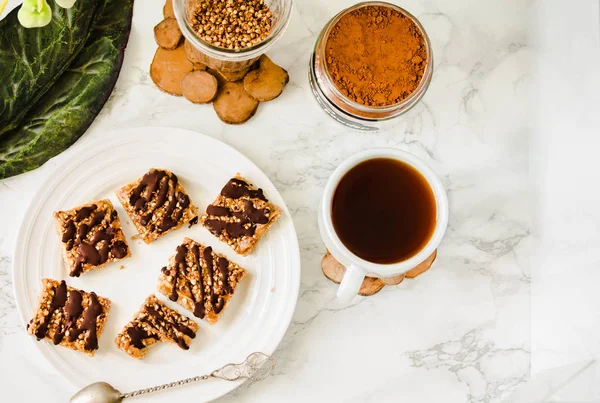 Μπαρ Granola Ημερομηνία Καραμέλας Και Σοκολάτας Υγιεινό Επιδόρπιο Γλυκό Σνακ — Φωτογραφία Αρχείου