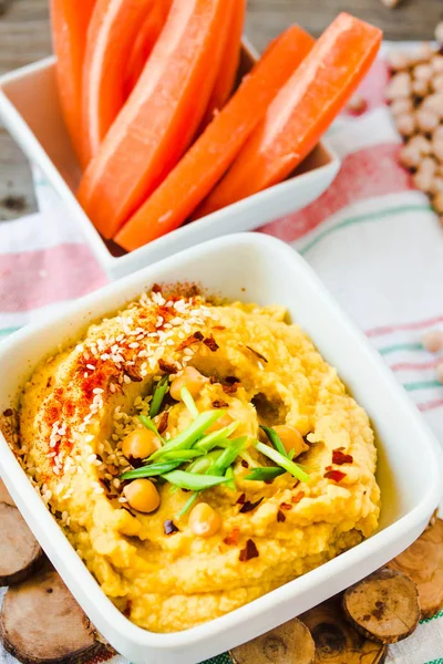 Close Served Hummus Healthy Hummus Dip Vegetables Wooden Background Middle — Φωτογραφία Αρχείου