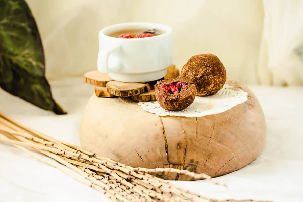 Chocolate balls with fresh berries in the wooden plate on white — Stock Photo, Image