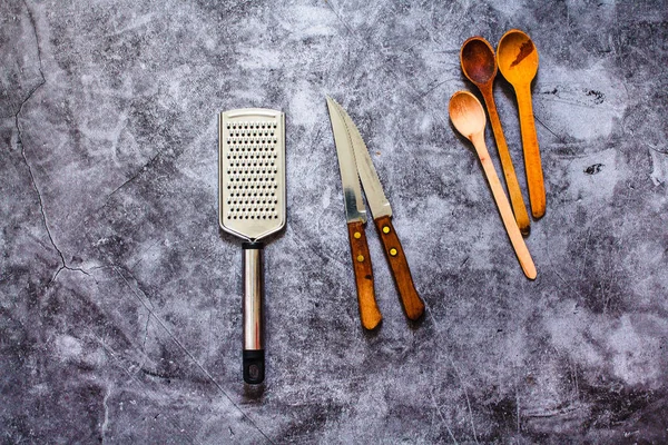 Utensílios de cozinha de metal e madeira. Eco amigável Zero resíduos de plast — Fotografia de Stock