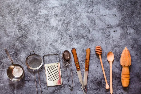 Metalen en houten keukengerei. Eco vriendelijke Zero Waste plast — Stockfoto