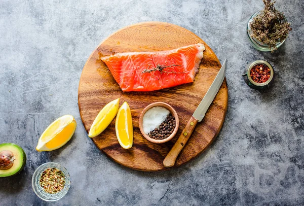Slices of Salted smoked raw salmon with peppercorns and rosemary — Stock Photo, Image